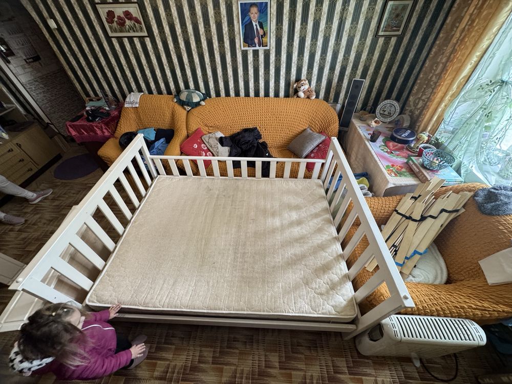 Продам кровать з матрасом