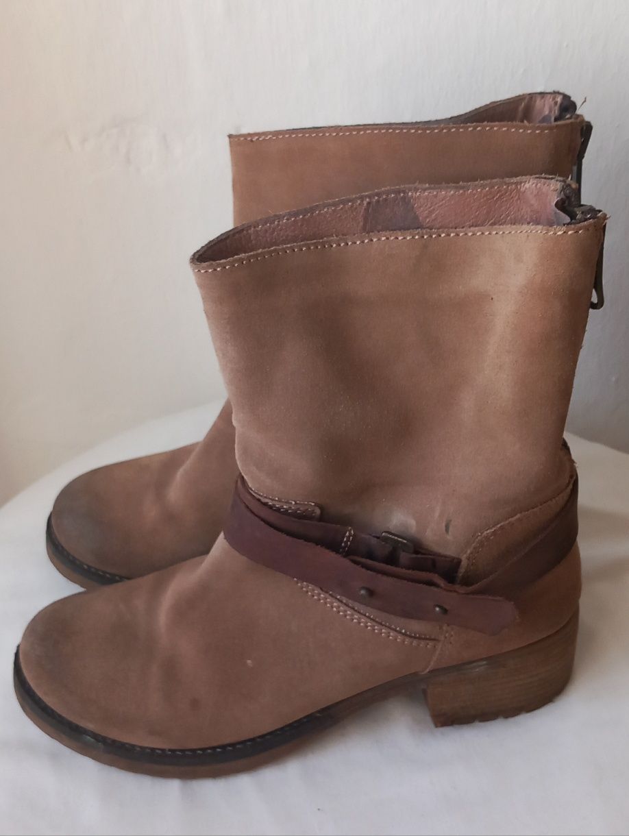 Botas castanhas, tamanho 40 9€