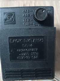 Універсальний блок живлення:220V/3-9V,0,2А.