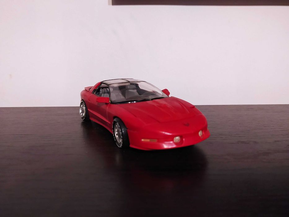 Pontiac Firebird Trans Am GTA LT1 5,7 L 1995 rok skala 1:24 plastik