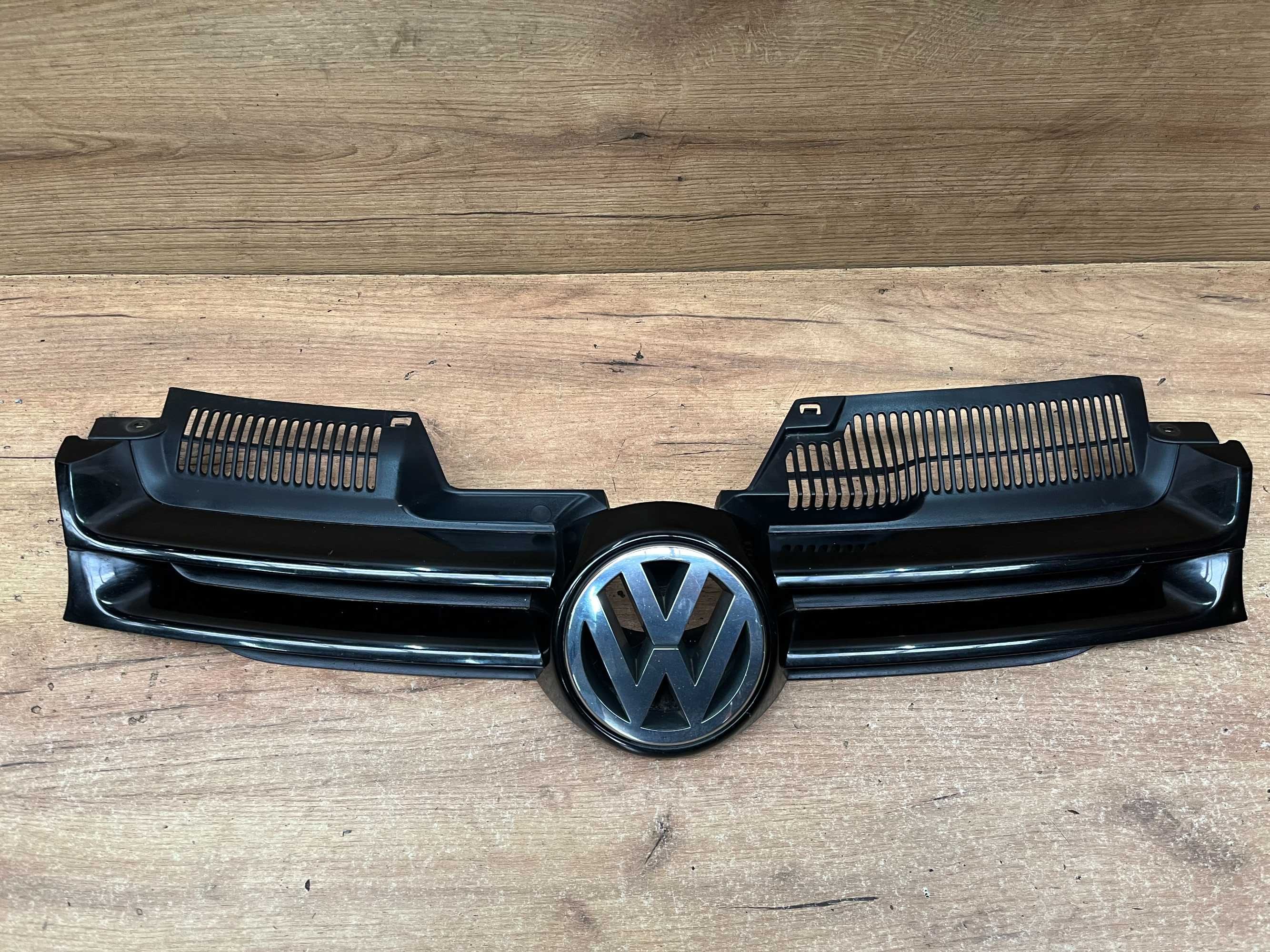 Grill atrapa zderzaka Golf 5 kolor lo41