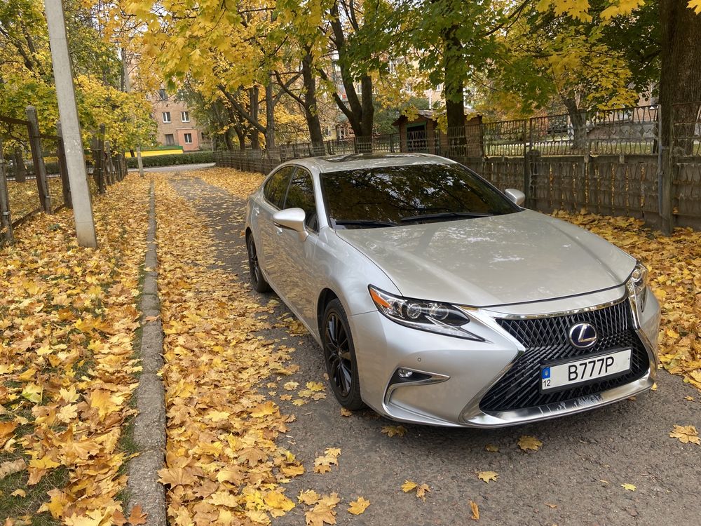 Lexus ES  300H 2015