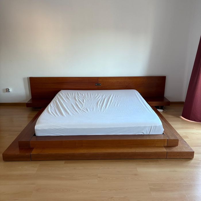 Vendo cama de casal com estrado 180x200 toda em madeira