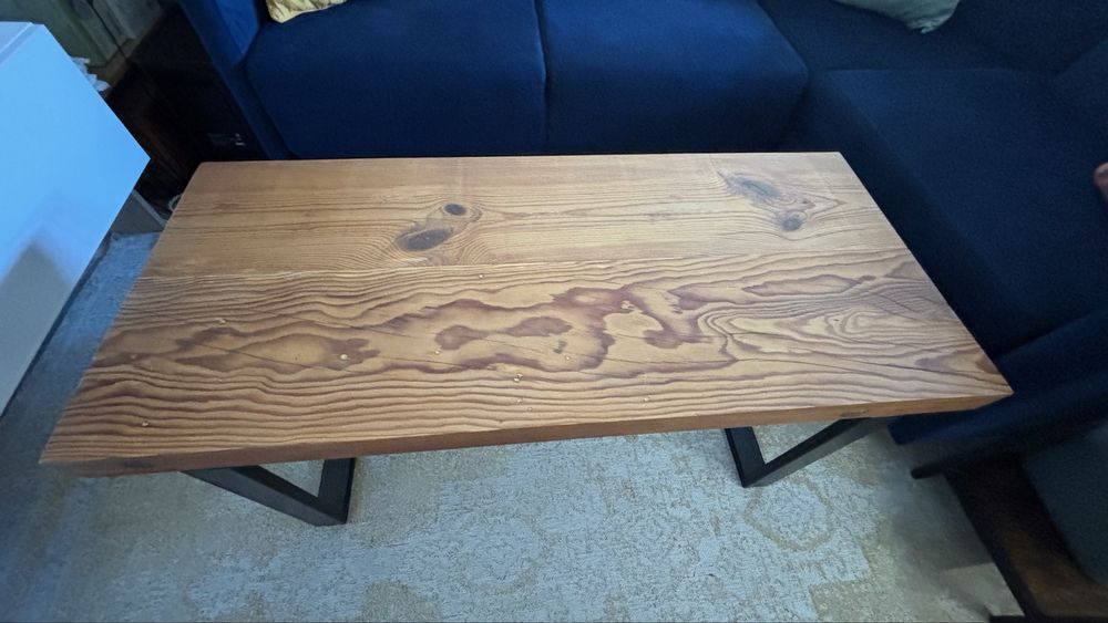Industrialny stolik kawowy z litego drewna 115x50x49 cm