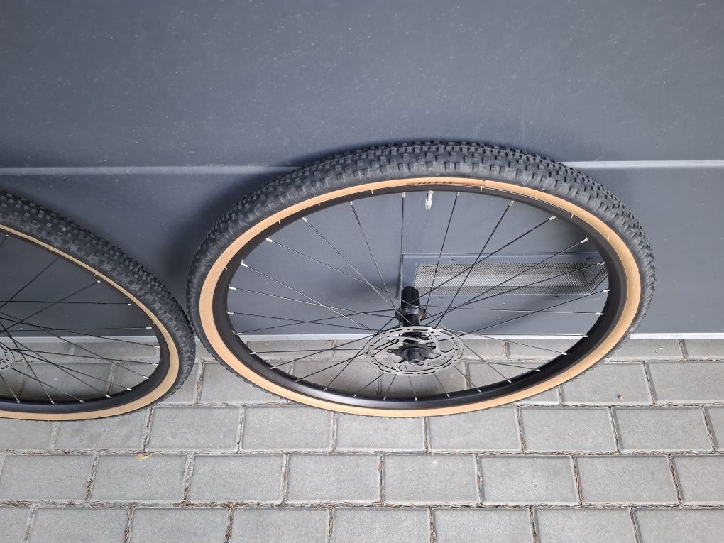 Kompletne koła gravel 700x42c Shimano WTB Tektro