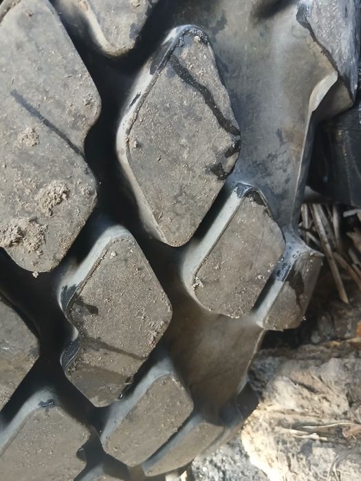 Продам два ската 21.5/75R21