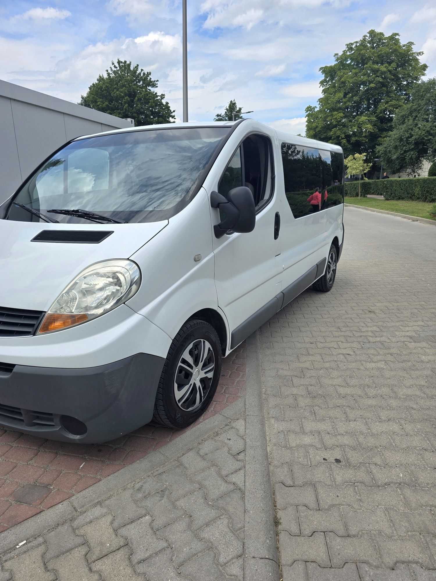 Renault trafic 2010 r 2.0 d 9 os long