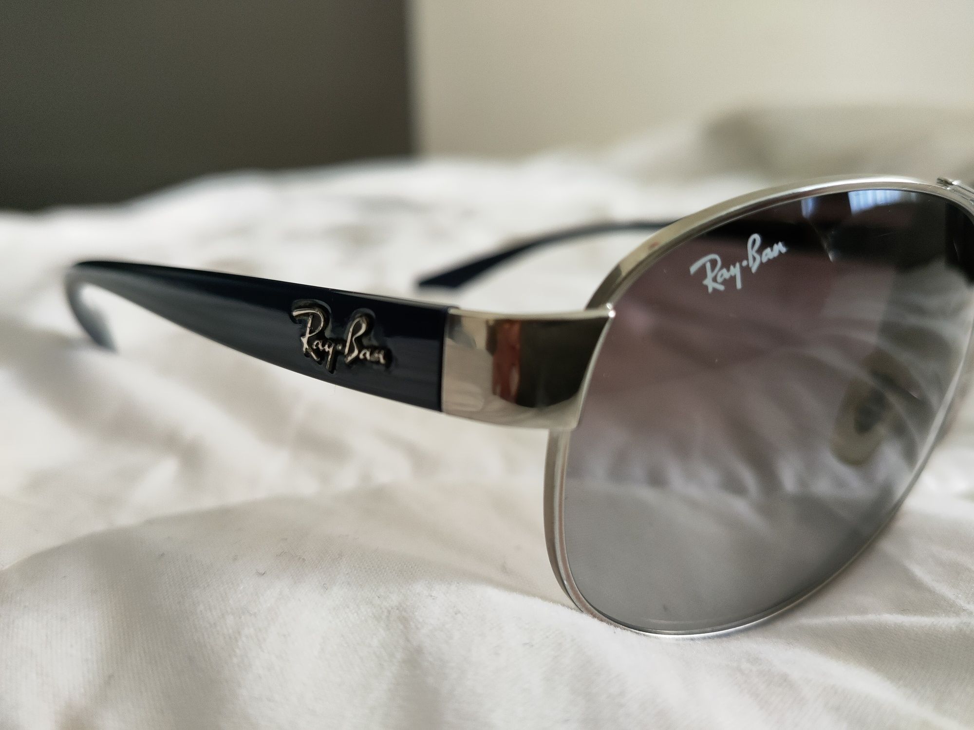 Óculos de sol Ray ban.