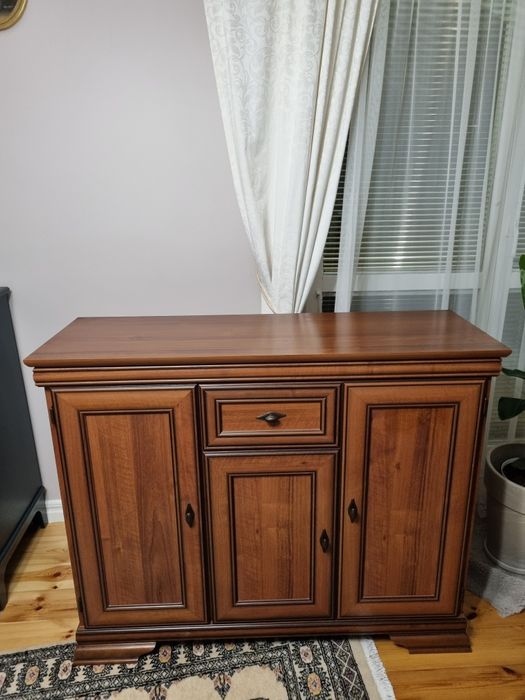 Komoda w kolorze brązowym