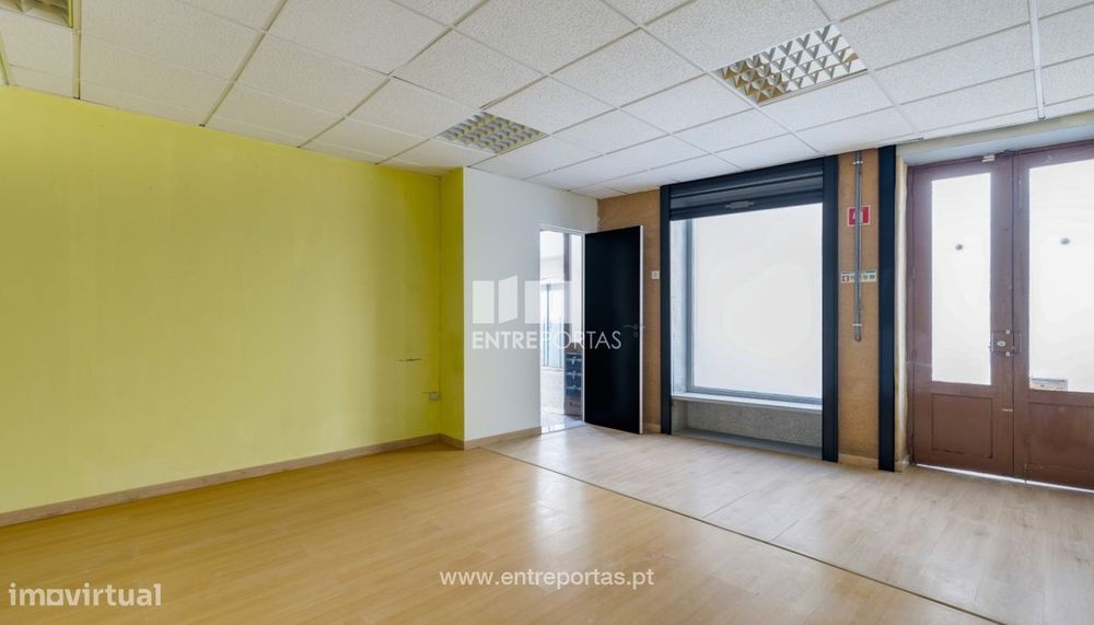 Venda de Loja convertida em apartamento T0, centro histórico, Viana d