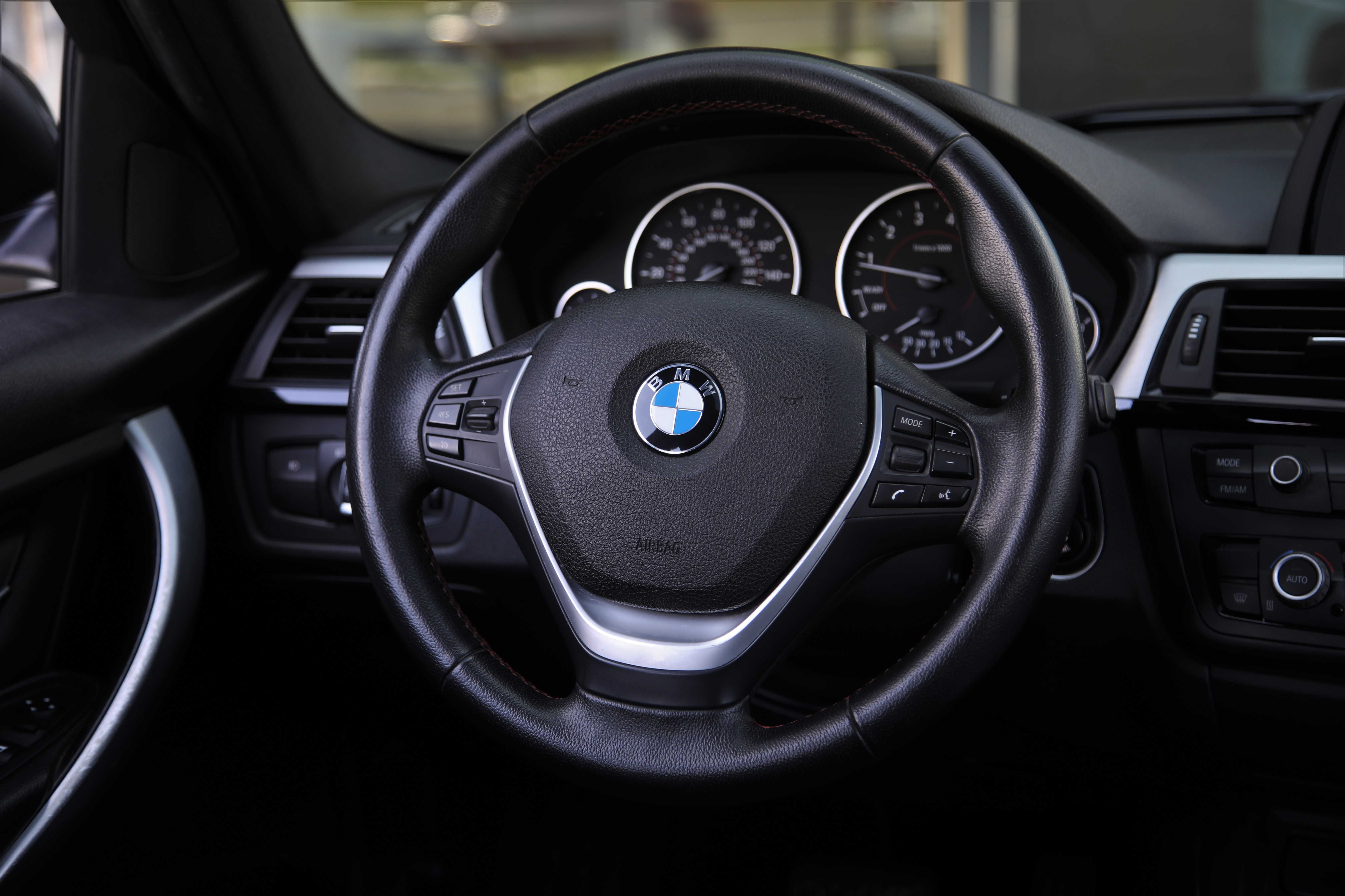 BMW 328i 2012 року