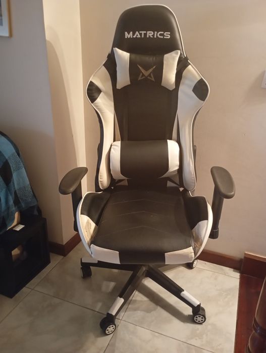 Cadeira para gaming matrics  em bom estado para desocupar