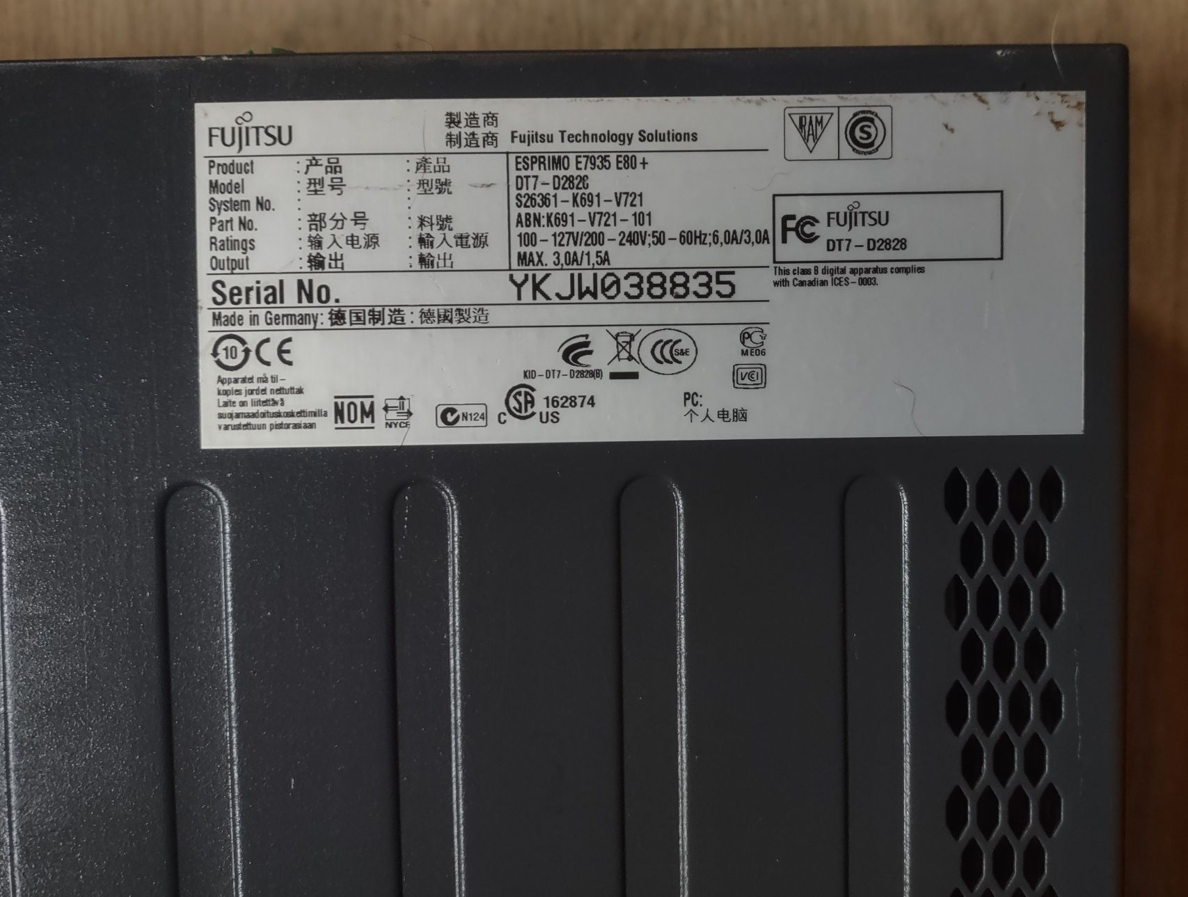 Komputer retro Fujitsu Siemens E7935