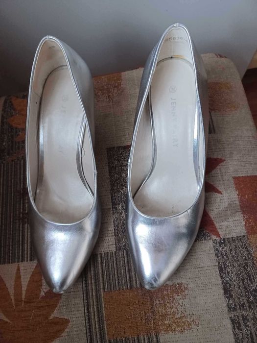 Srebrne czółenka damskie