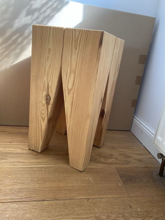 Taboret z krokwi sosnowych