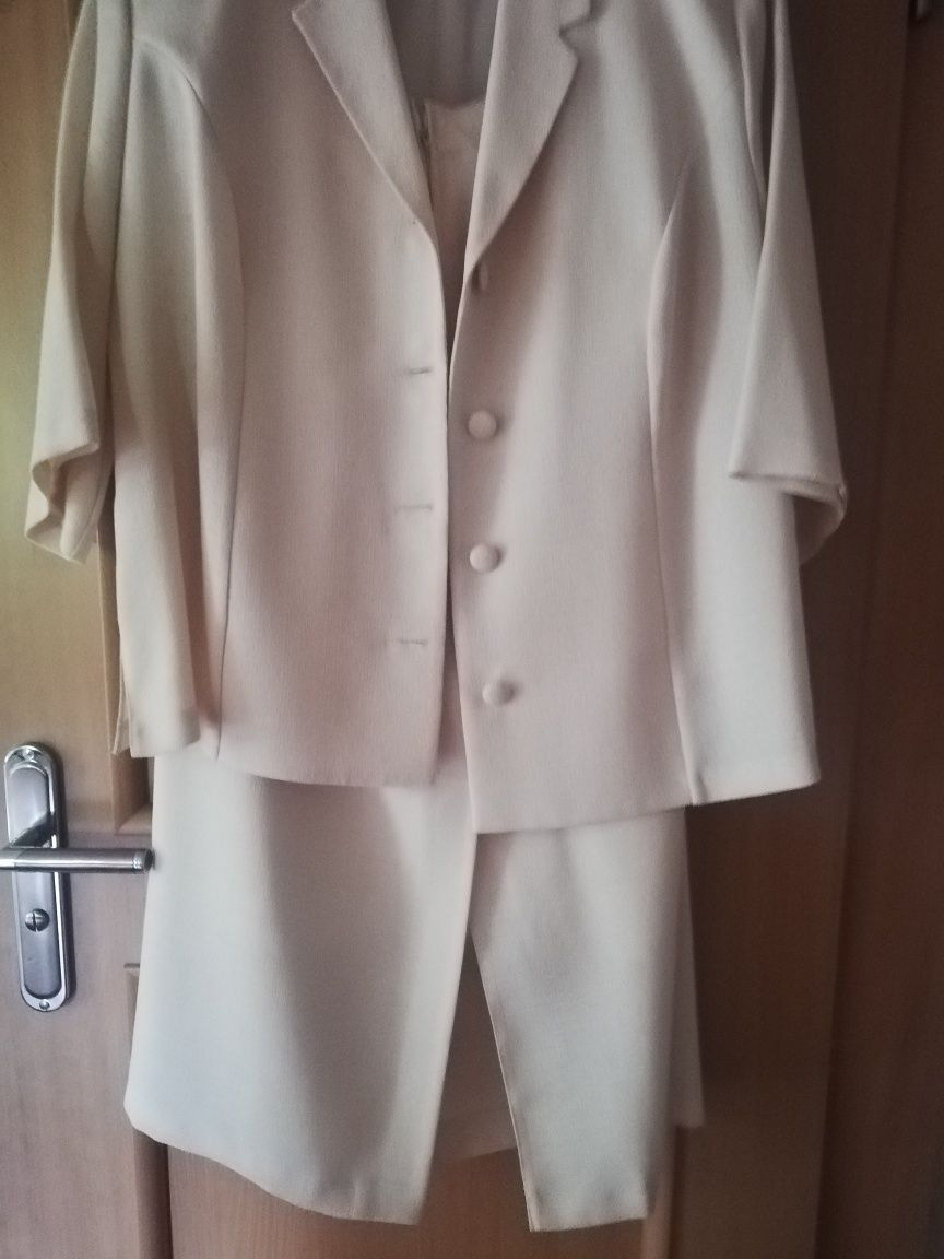 Elegancka garsonka o dużym rozmiarze
