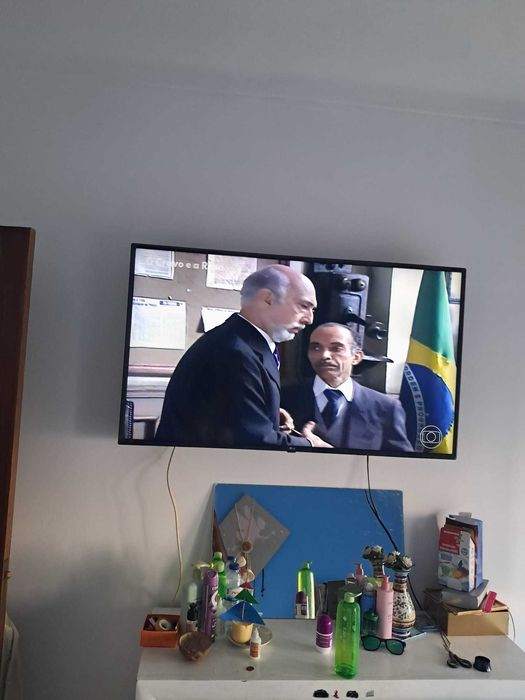 O vizinho repara