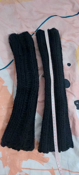 Czarne długie grube mitenki