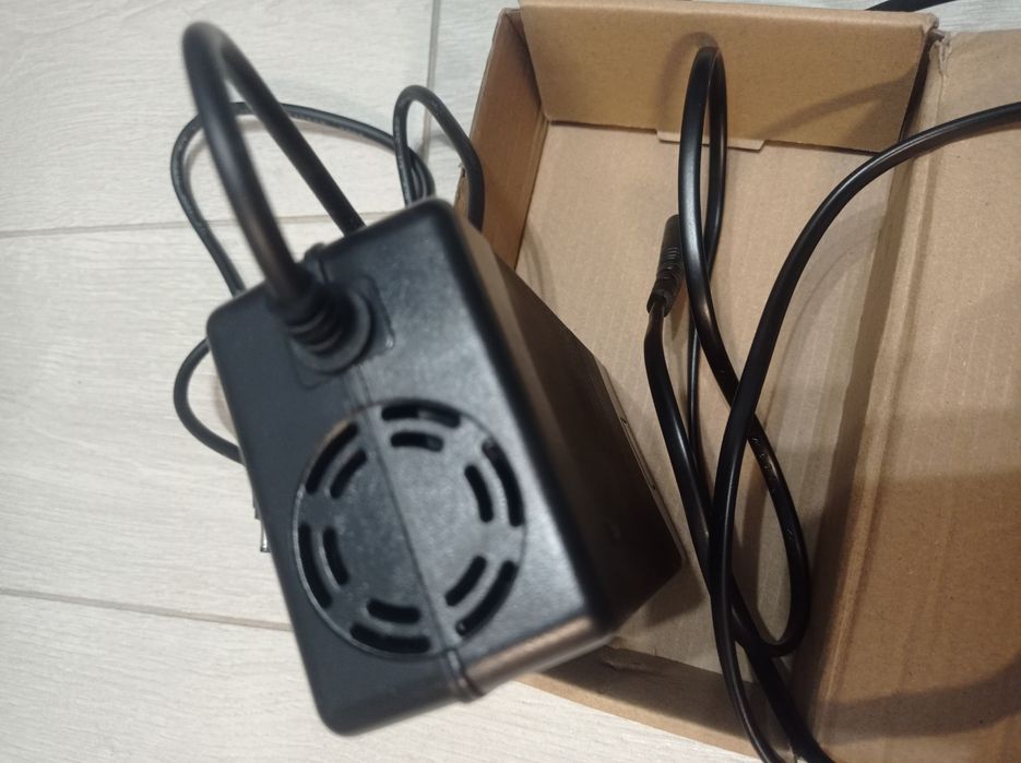 Зарядне 12.6в 10а   для літієвиз збірок 3с