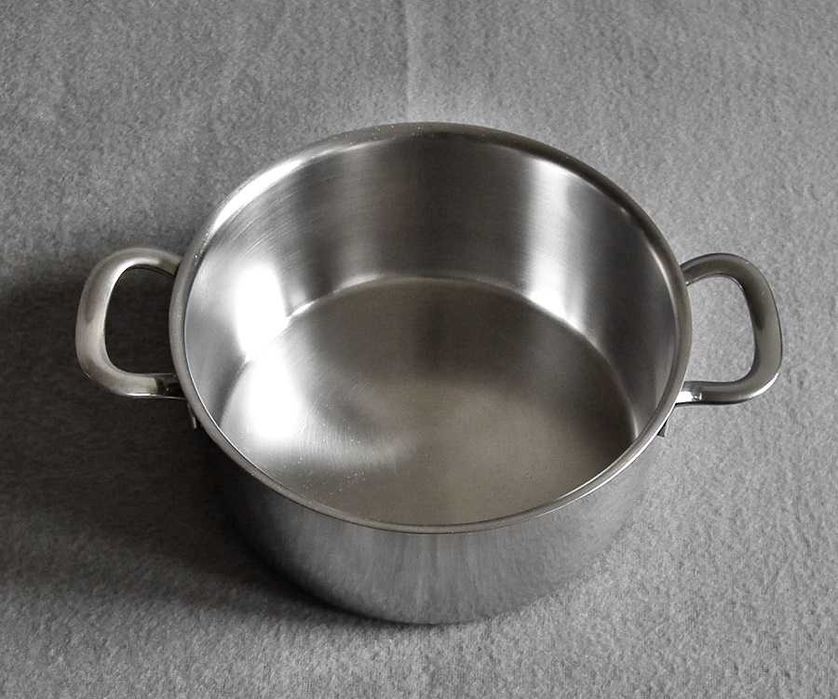 Niemiecki garnek WMF 20cm o pojemności 3,0l, z pokrywą