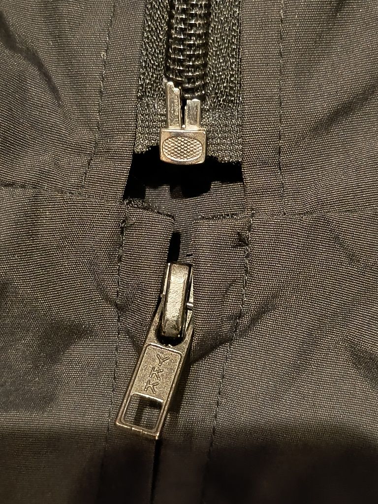 Nylonowa kurtka techwear