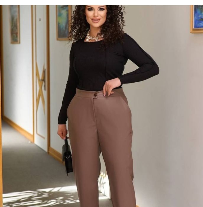 Новые штаны МОМ из экокожи большого размера.