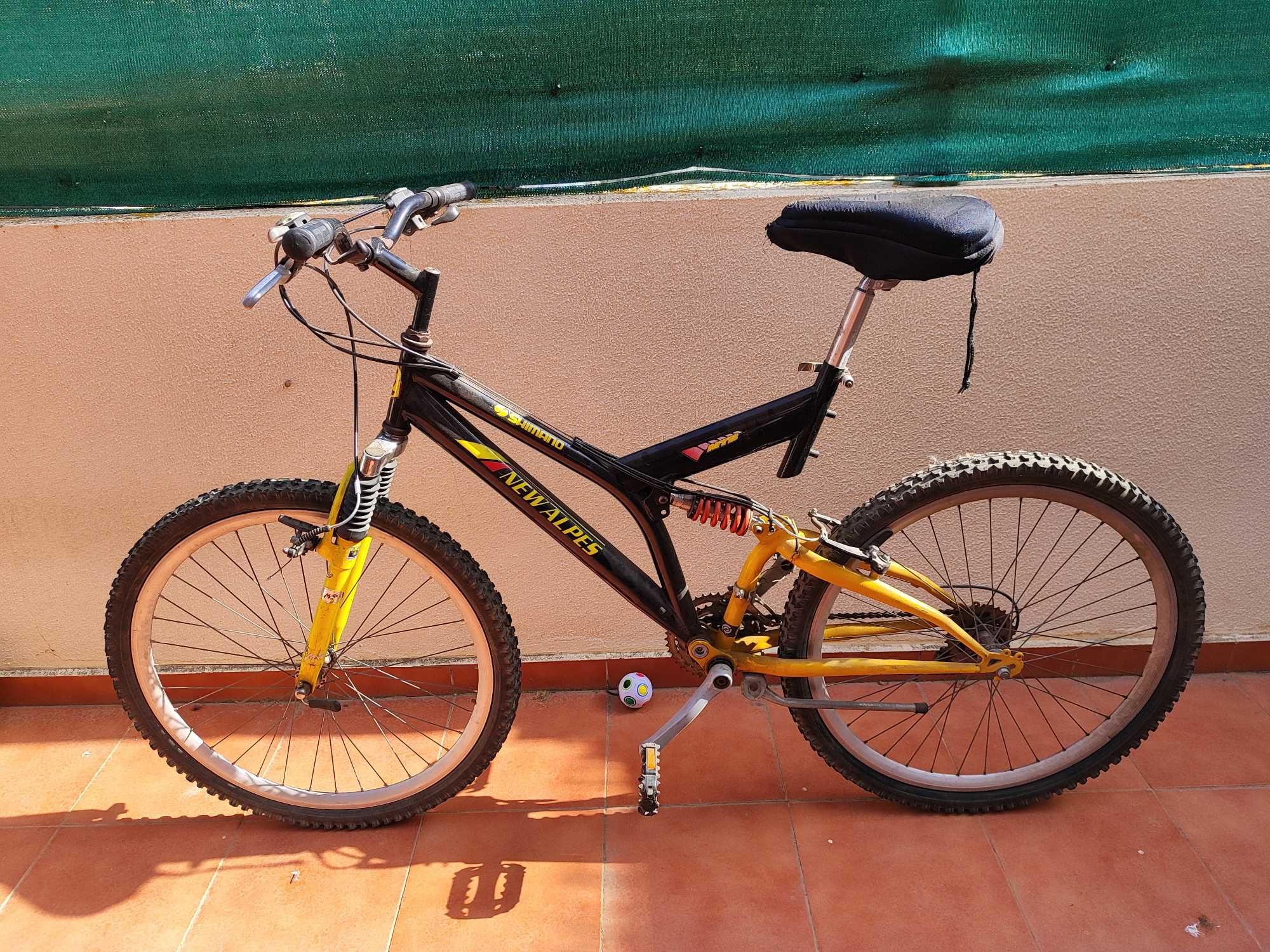 Vende se bicicleta Shimano BTT roda 26