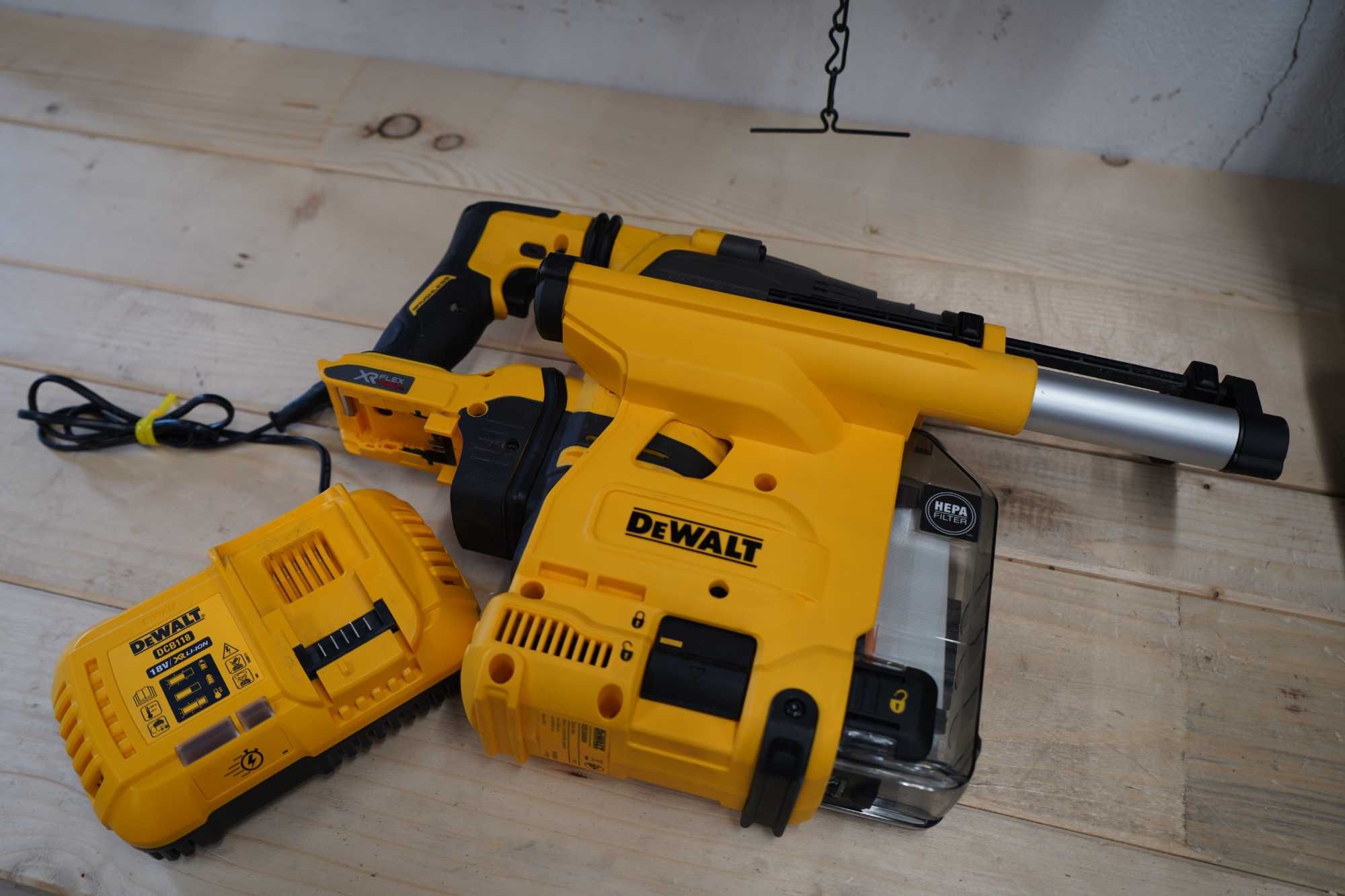 Młotowiertarka Dewalt DCH335X2 SDS + plus