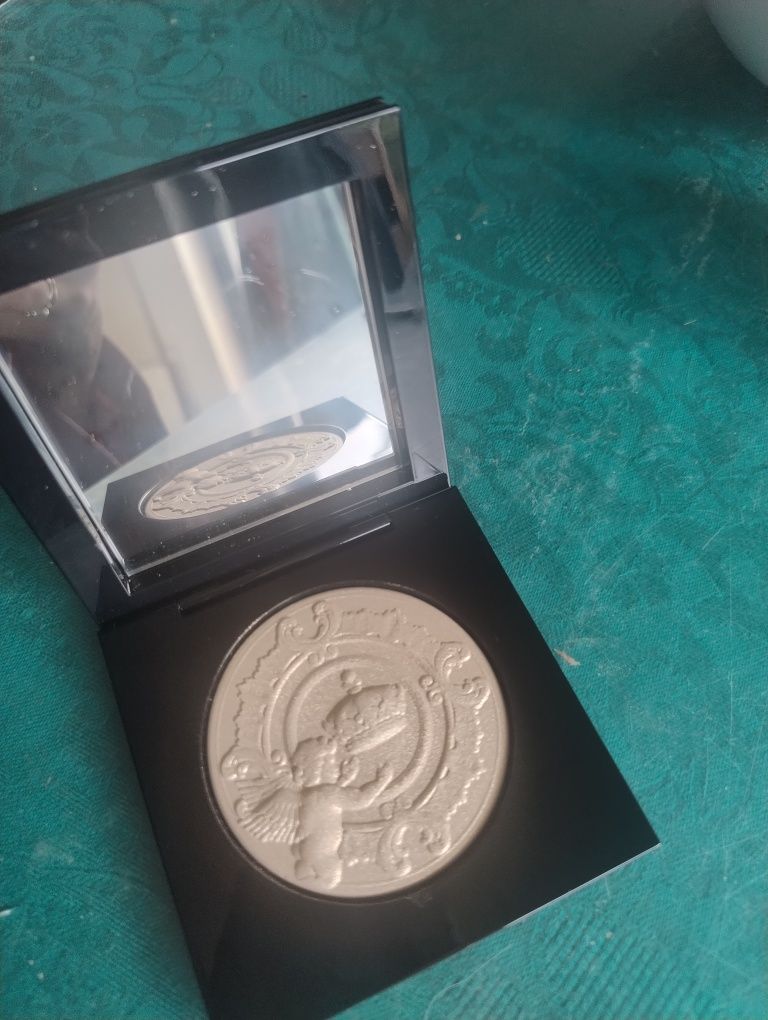 Pat mcGrath labs Bridgerton divine glow highlighter