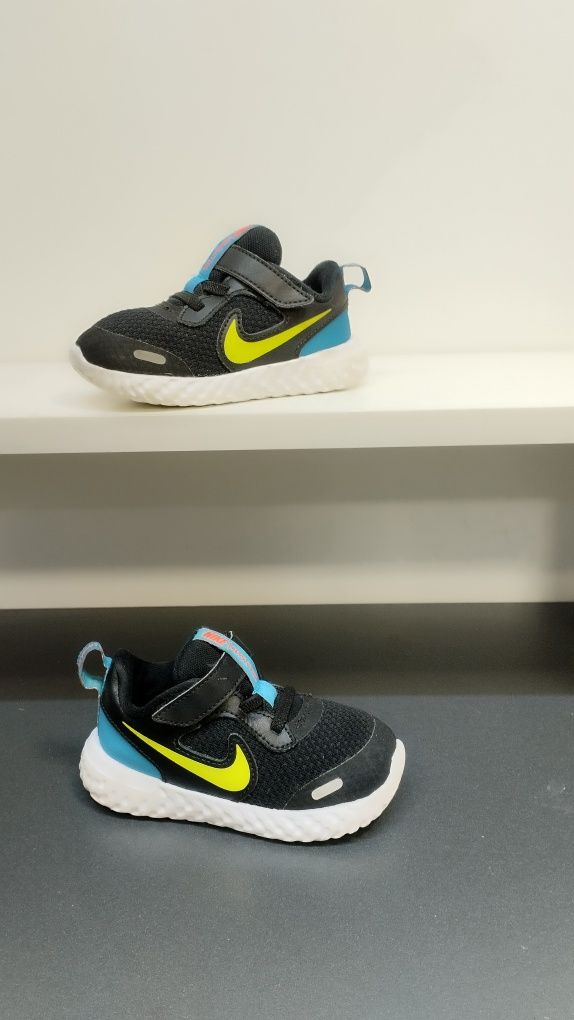 Детские кроссовки Nike revilution