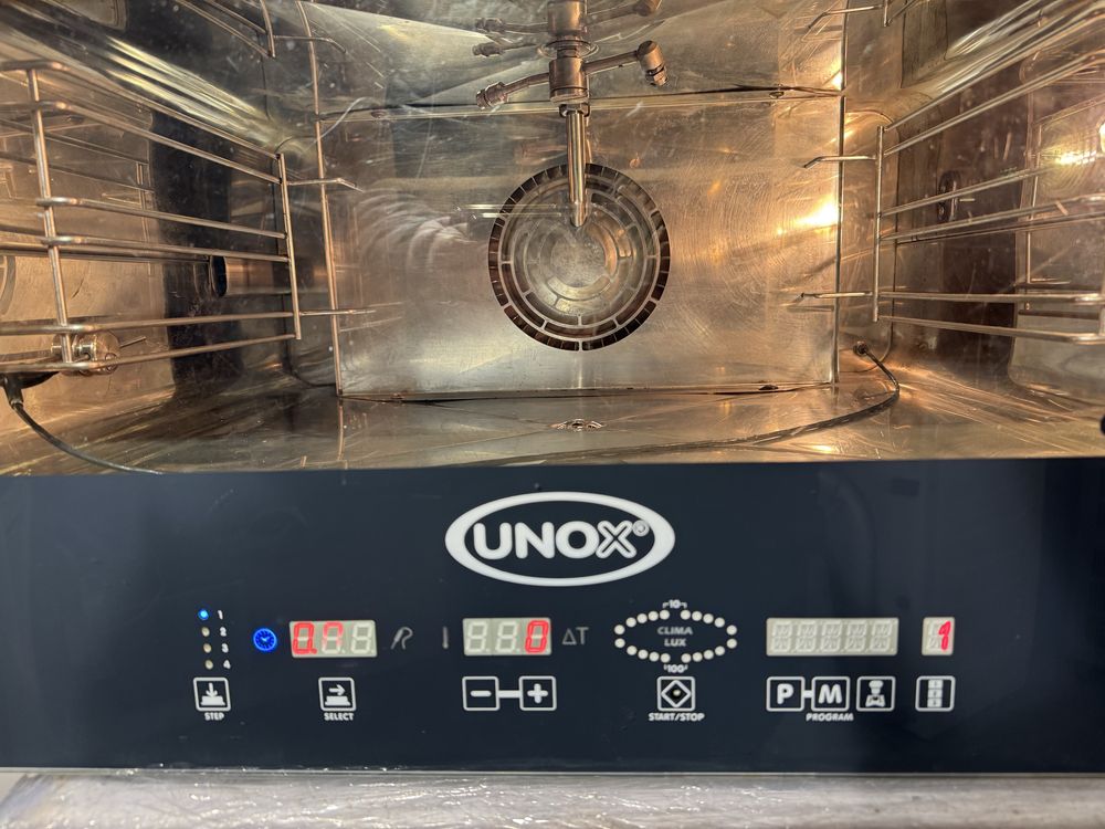 Пароконвектомат UNOX XVC 104 з рекуператором та системою автомийки