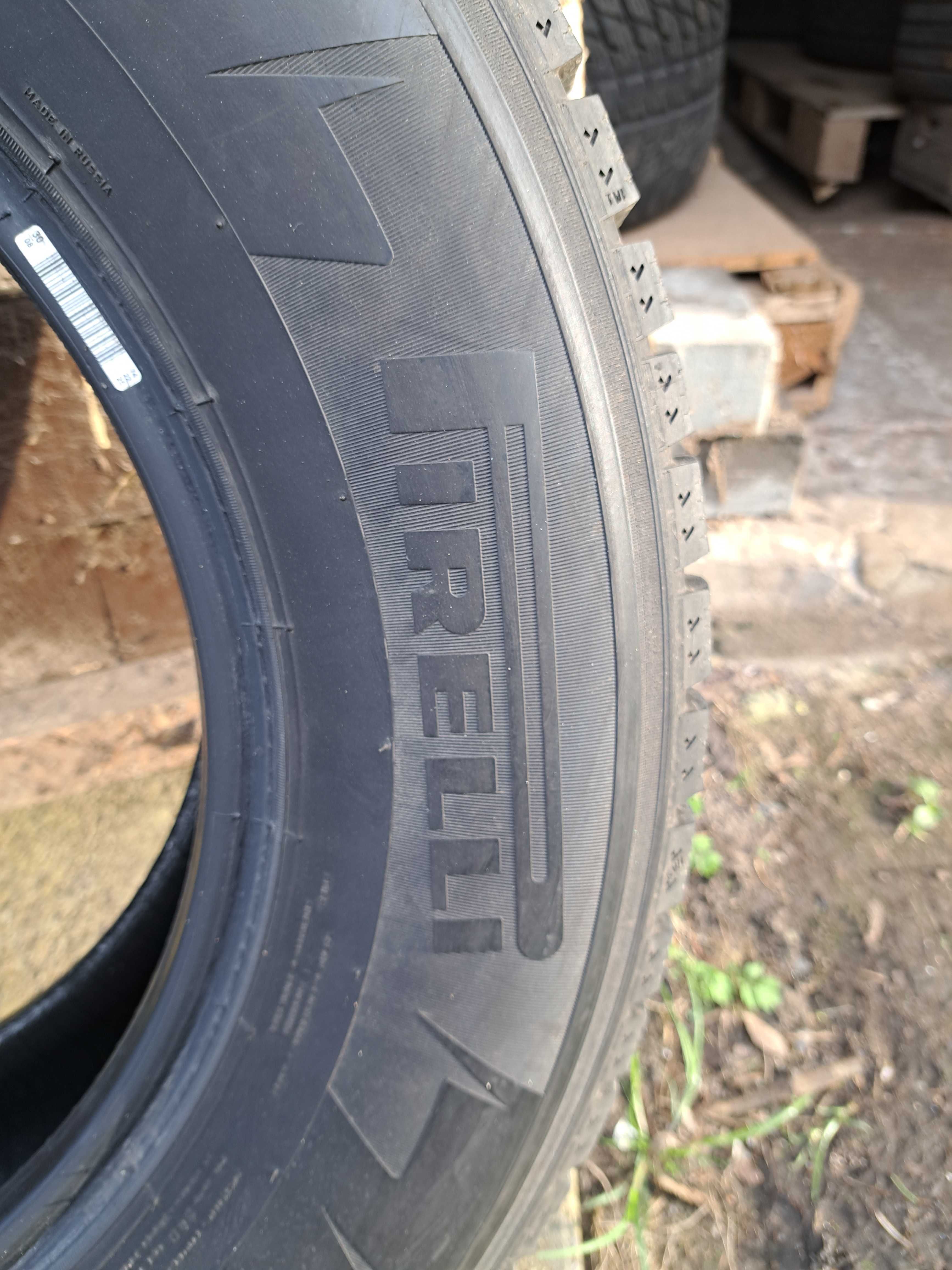 Pirelli ICEZERO 215/70/16 100t