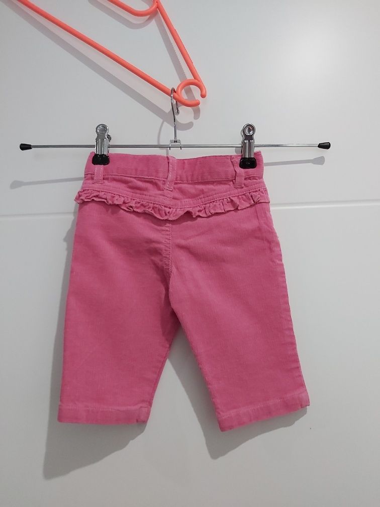 Piękne spodnie sztruksy ze SMYKA Cool Club z falbanką 68 cm.