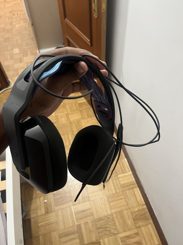 Vendo uns Fones gamers da logitech G335