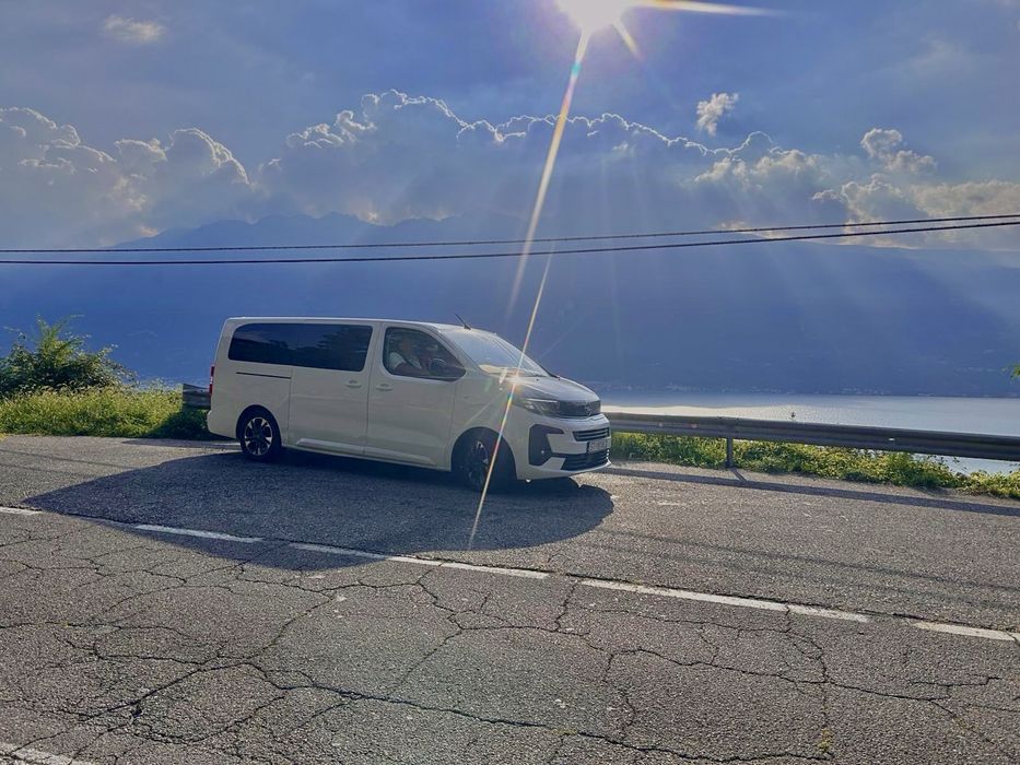 Wynajem busa Opel 9-osobowy–automat, Viniety, boks dachowy w zestawie