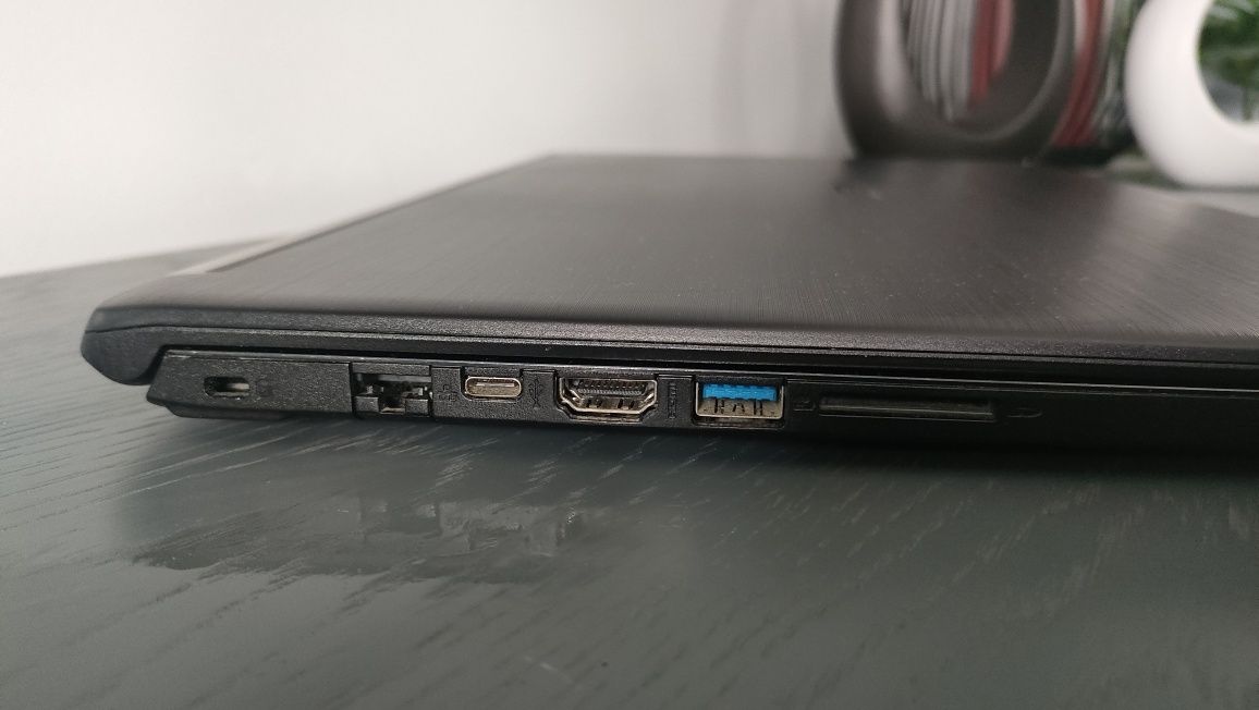 Portátil Acer A515-51G