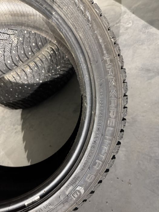 Nokian Hakkapeliitta 9 245/45 R18 стан нової