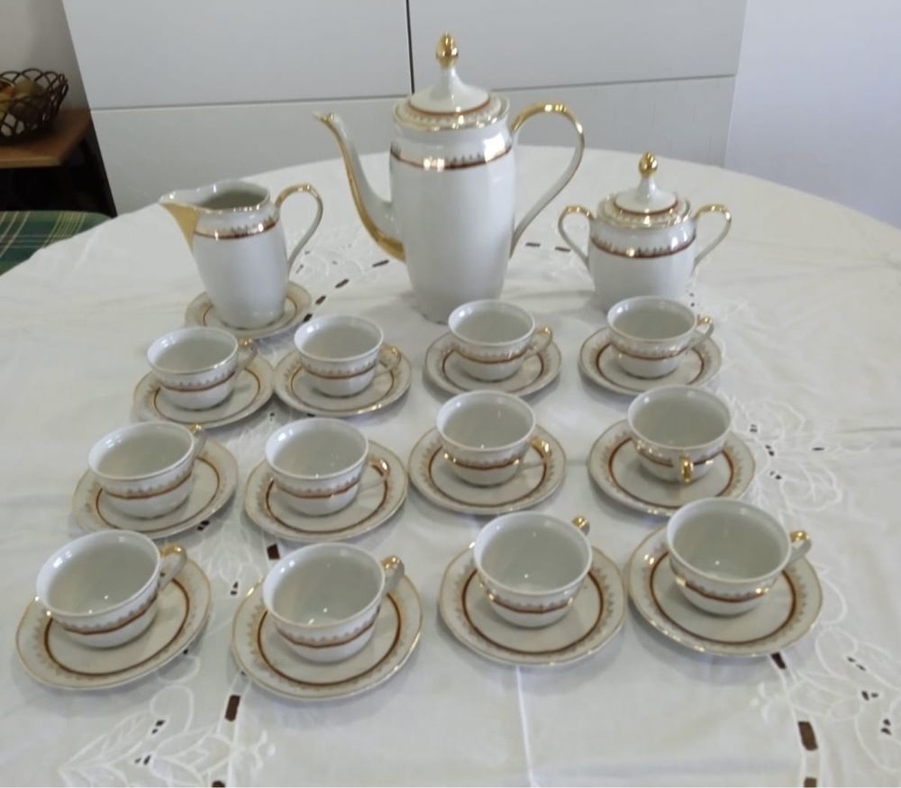 Serviço 126 peças de jantar café e chá porcelana Coimbra novo