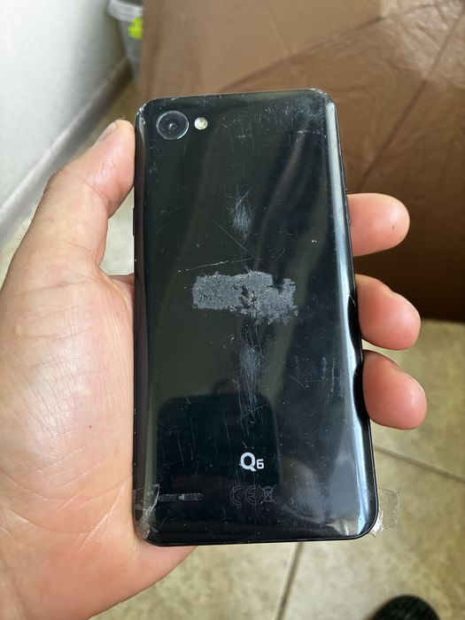 Продам телефон LG Q9