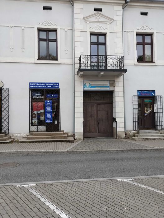 Do wynajęcia lokal handlowo-usługowy w rynku w  Krzeszowicach