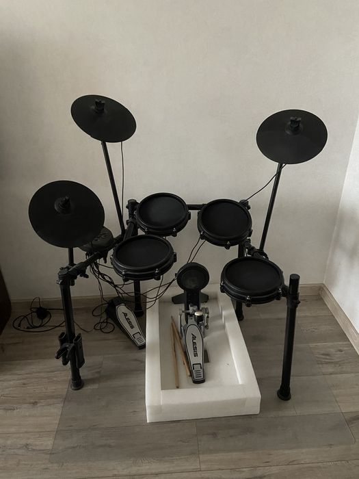 Електронна ударна установка ALESIS NITRO MESH KIT
