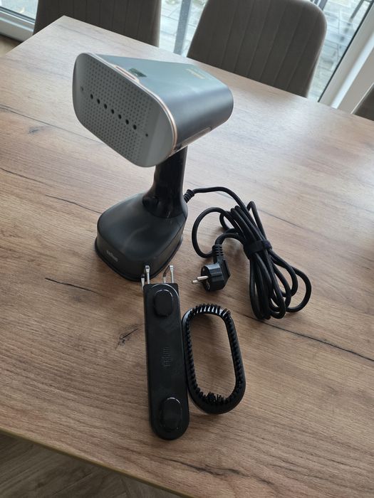 Parownica do ubrań BRAUN GS7077BK
