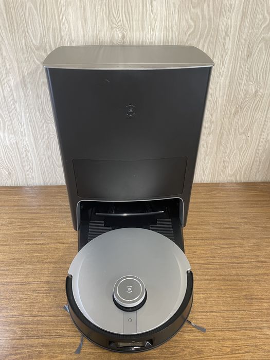 Робот-пилосос Ecovacs Deebot X1 Omni з Німеччини.