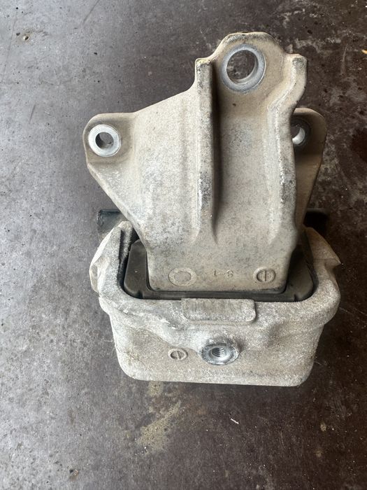 Подушка двигуна коробки кронштейн Mitsubishi Outlander 2.2d 12-21