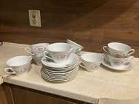 Zestaw 9 porcelanowych bulionowek
