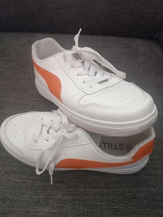 Кросівки жіночі 39 р