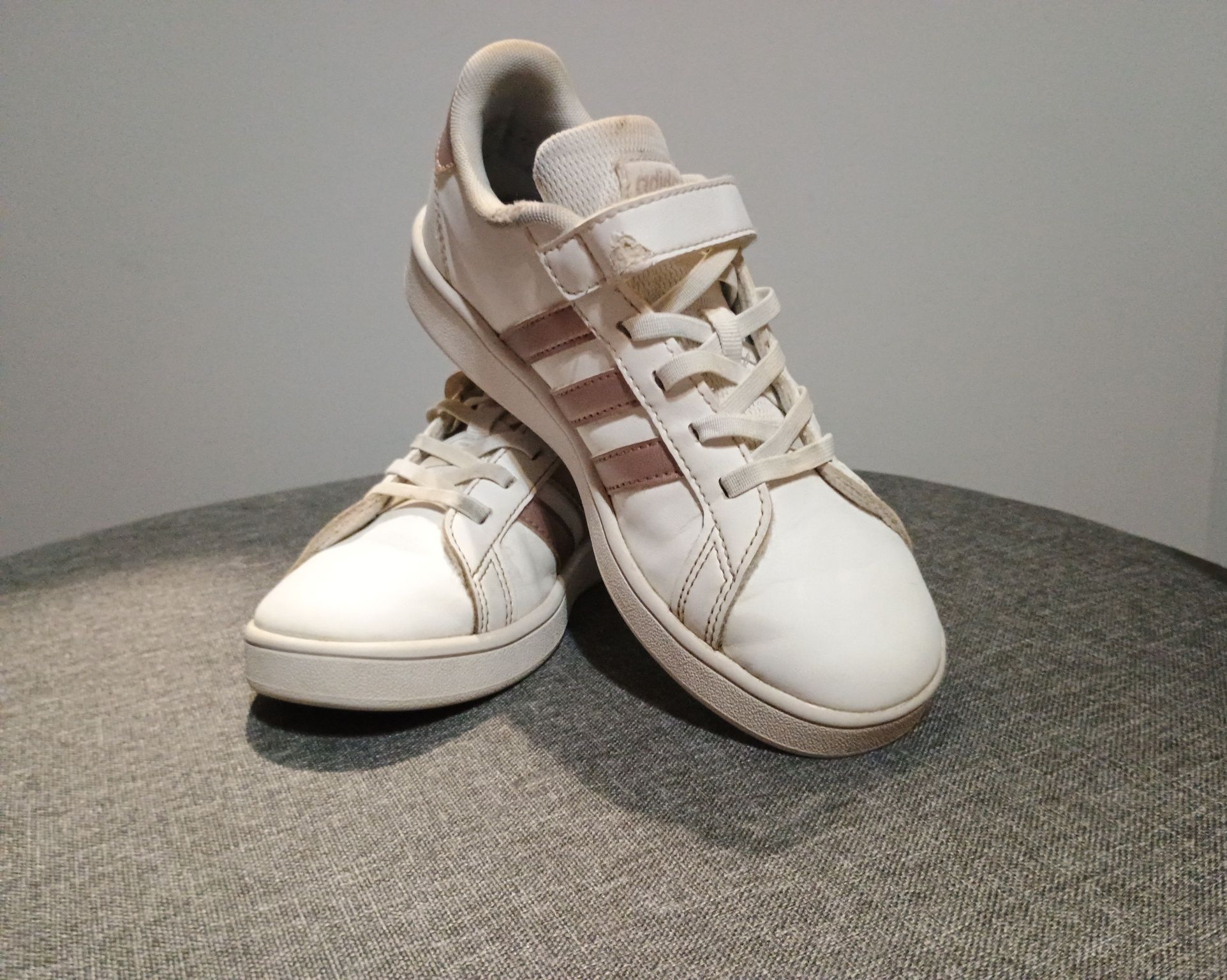 Białe Adidasy r. 34