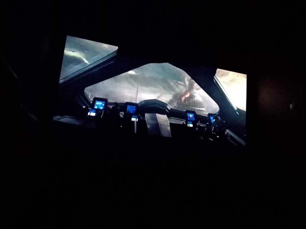 Projektor Sony VLP-HW65, ekran ramowy Adeo Plano Velvet 122 cale