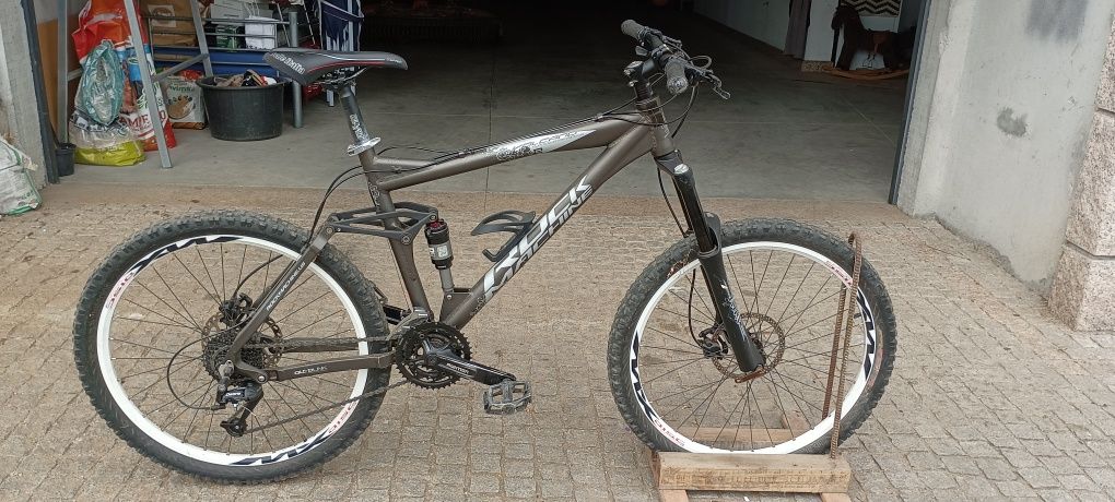 Bicicleta enduro