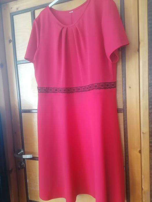 Czerwona sukienka wizytowa